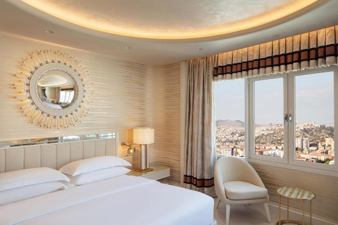 מלון Sheraton & Convention Center