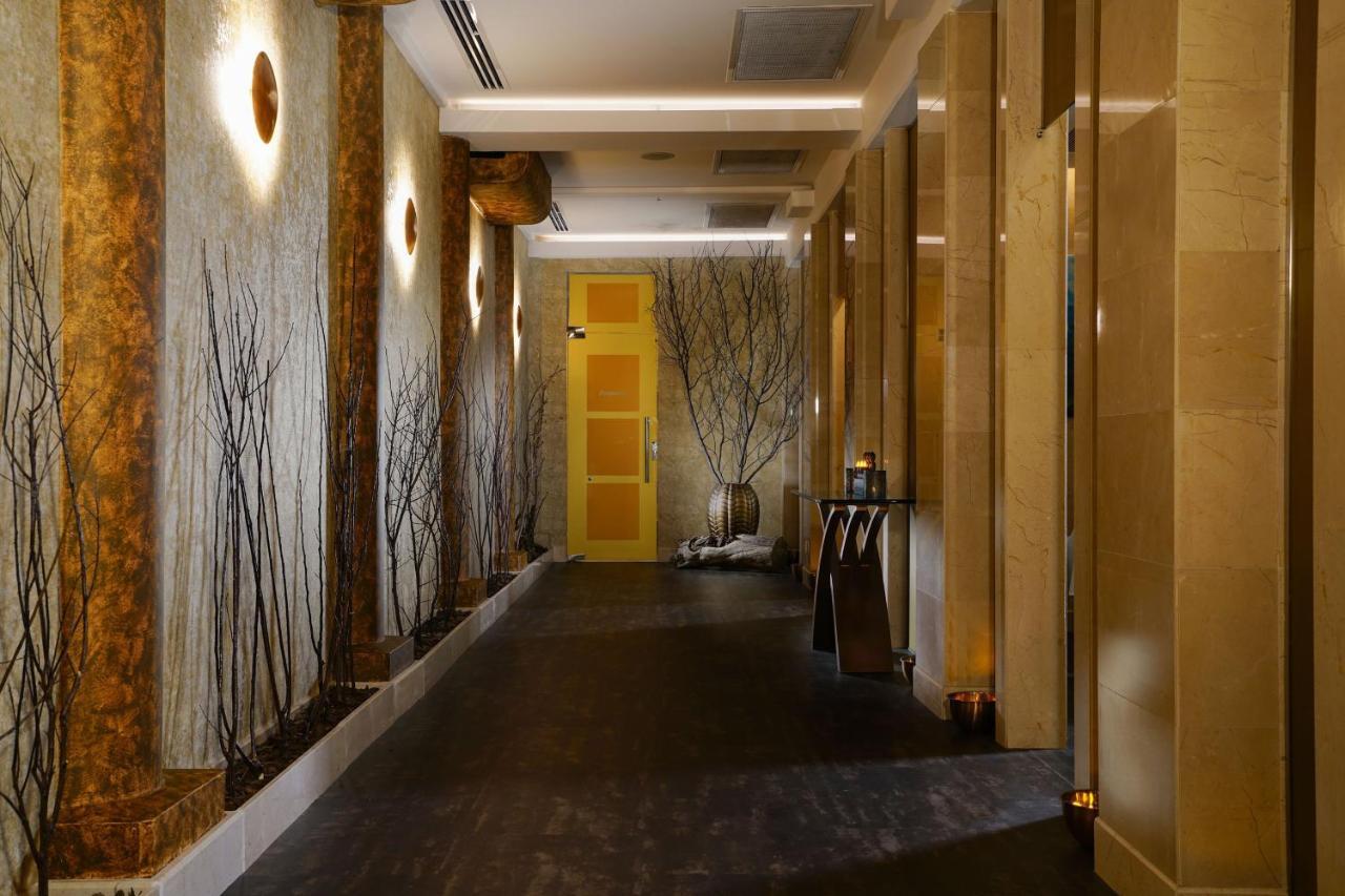Sheraton & Convention Center מלון 5*