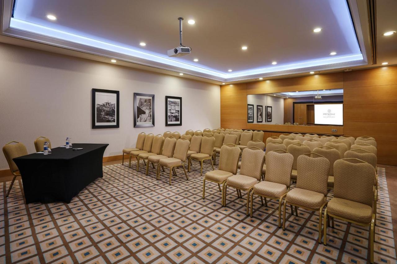 Sheraton & Convention Center מלון