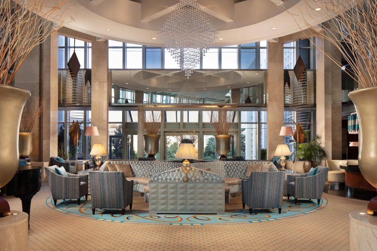 מלון Sheraton & Convention Center