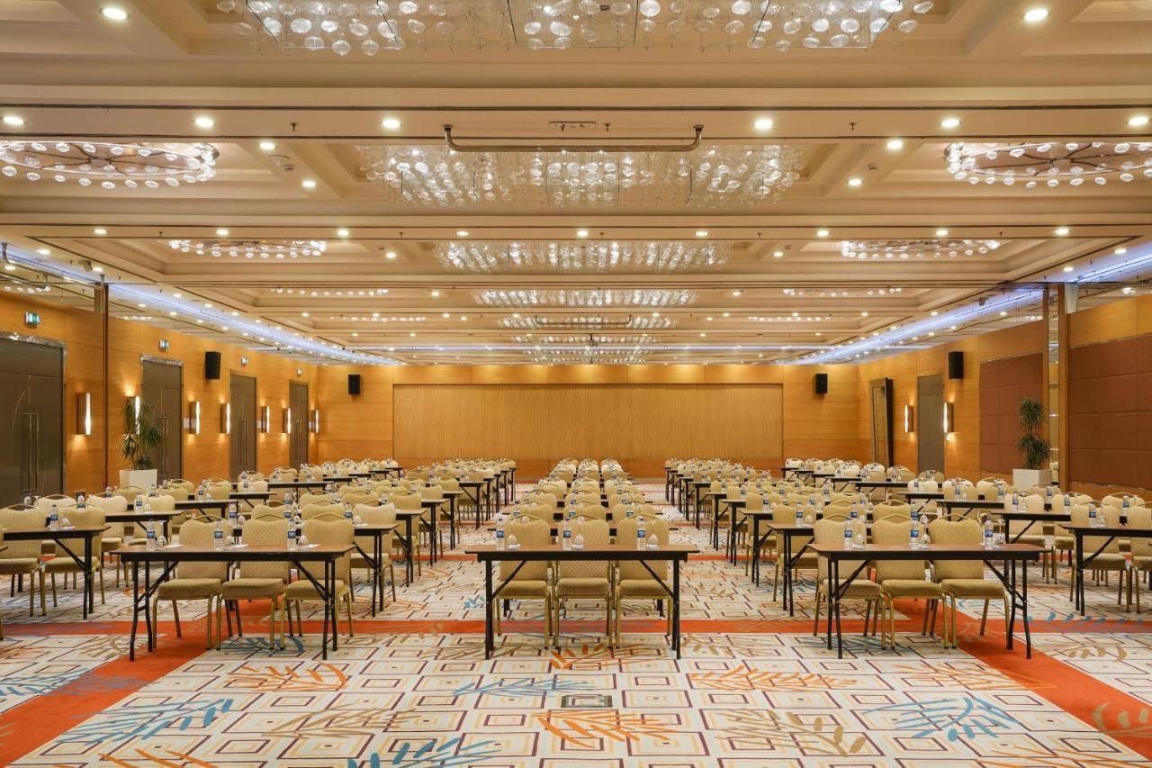 Sheraton & Convention Center מלון