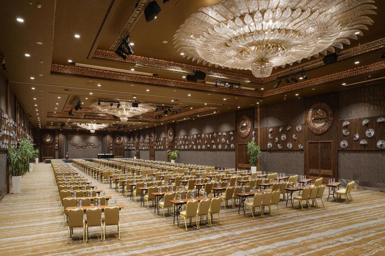 מלון Sheraton & Convention Center 5*