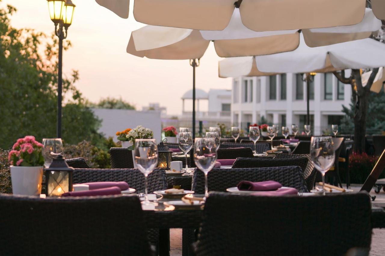 מלון Sheraton & Convention Center