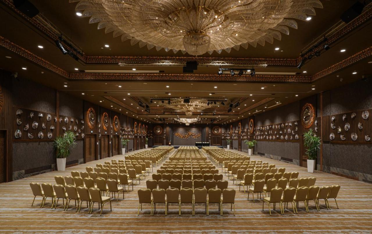 מלון Sheraton & Convention Center